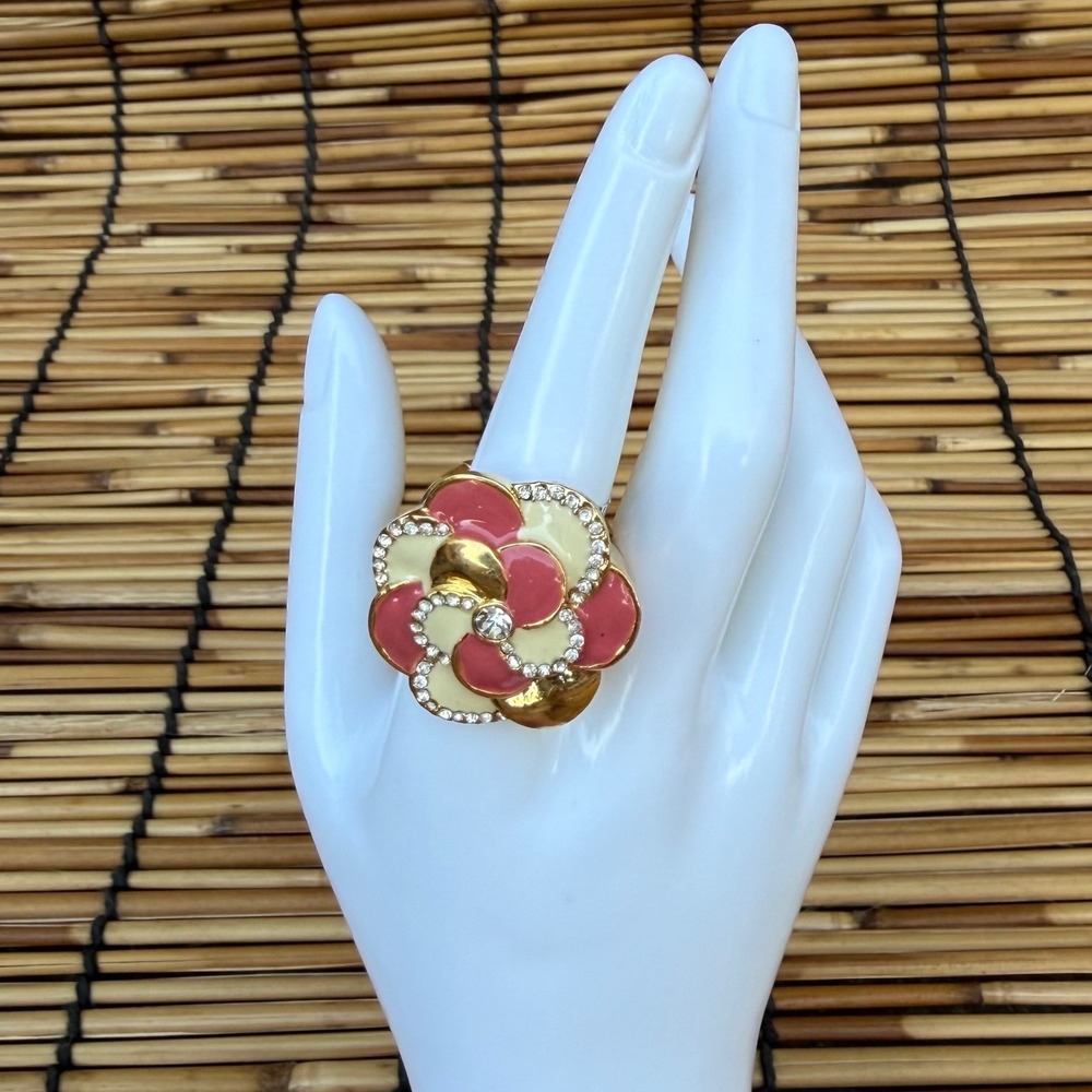 Gold Tone Pink Cream Enamel Flower Statement Ring Rhinestone Stretch Band NEW